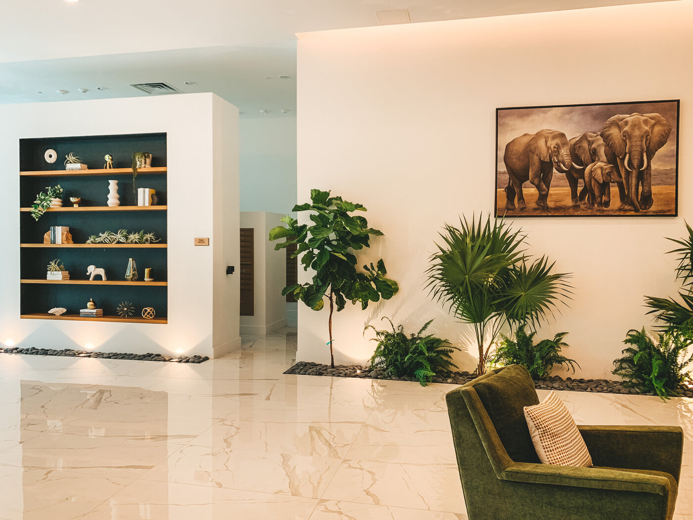Grand lobby with tropical plants and elephant painting